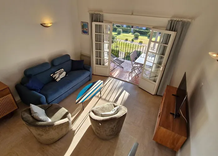 Avec Mezzanine Et Piscine, Animaux Acceptés, Parking Privé à - Fr-1-780-81 * Sainte-Maxime