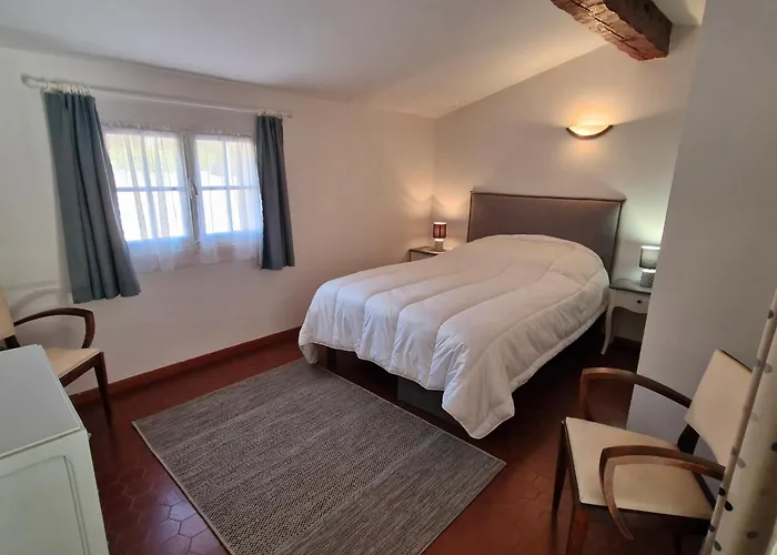 Avec Mezzanine Et Piscine, Animaux Acceptés, Parking Privé à - Fr-1-780-81