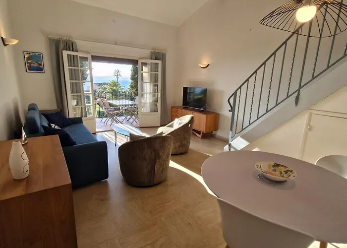 Avec Mezzanine Et Piscine, Animaux Acceptés, Parking Privé à - Fr-1-780-81 *